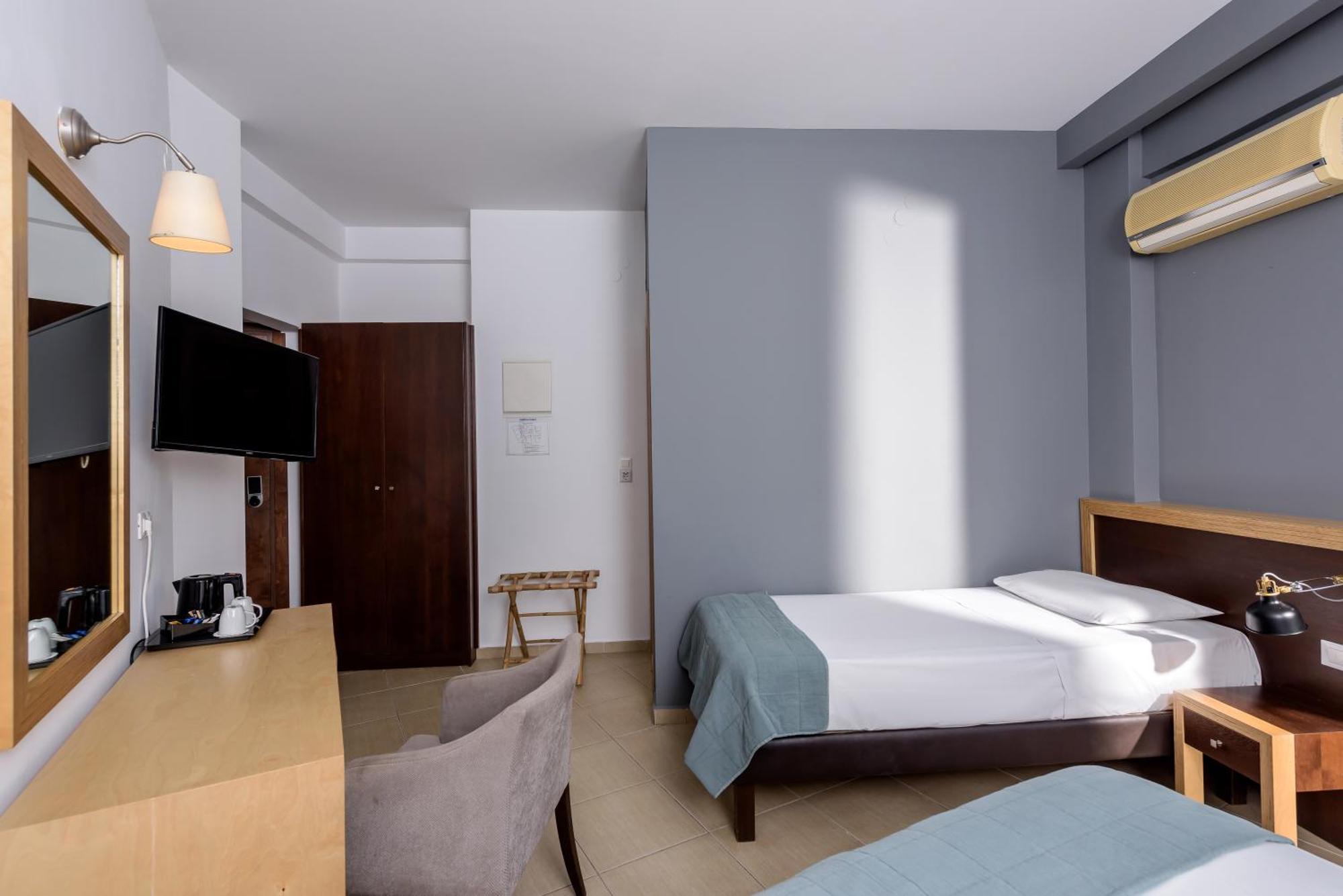 Отель Iraklion Hotel 3*
