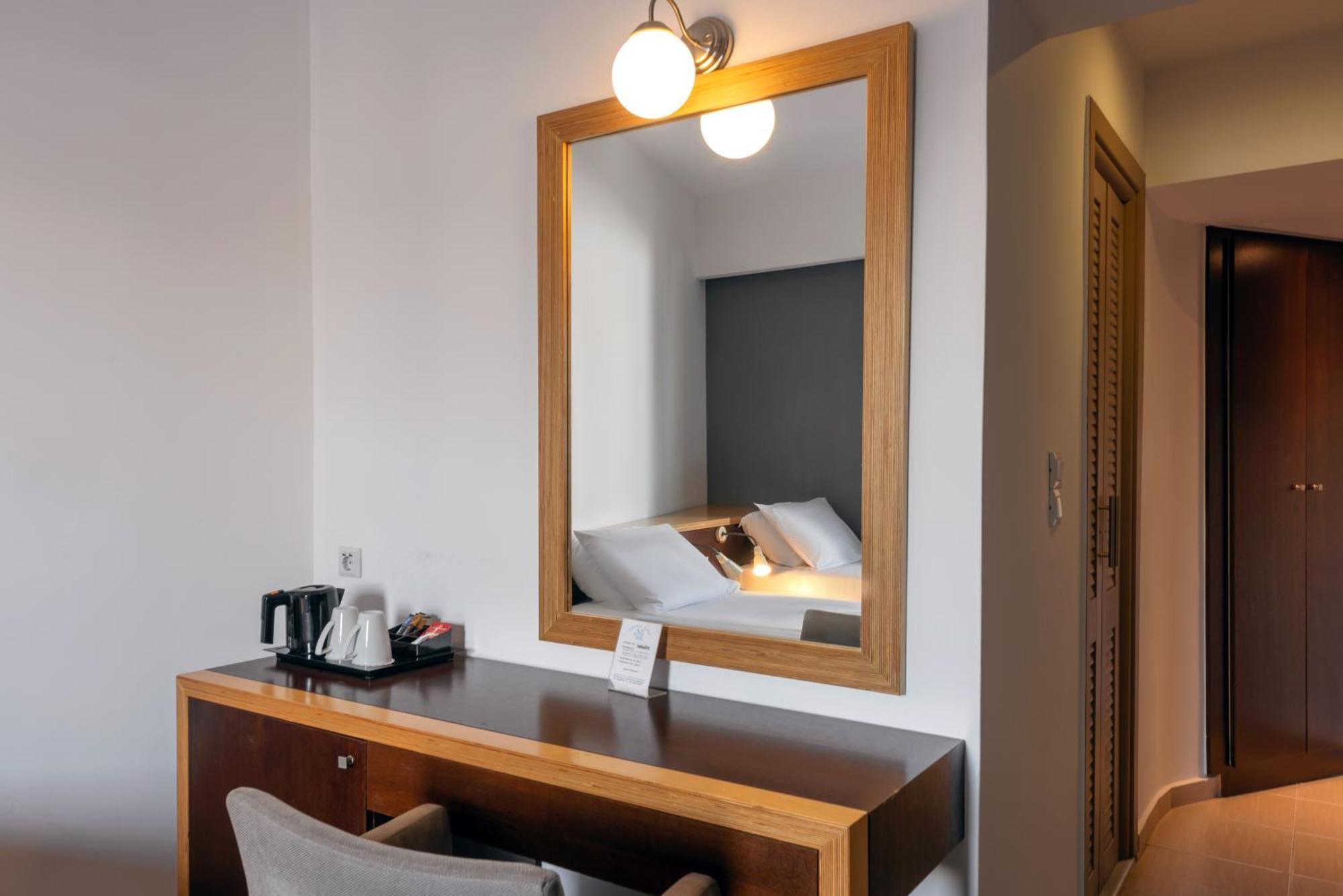 Отель Iraklion Hotel